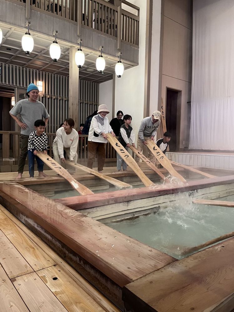 湯もみ体験。見学も体験も300円